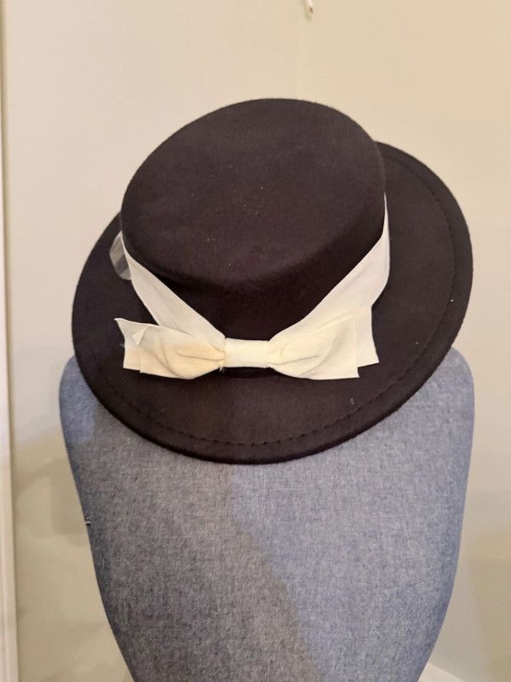 Black Cloche Hat Women's Size 57 Ivory Bow Vintage Inspired Bowler